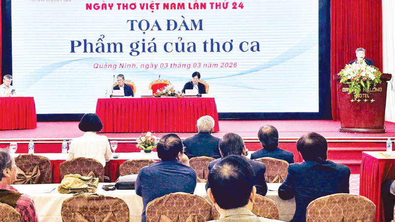 Quang cảnh Tọa đàm “Phẩm giá của thơ ca”. (Ảnh: PV)
