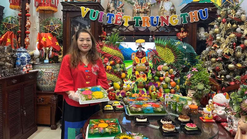 Bánh Trung thu ngày nay phong phú về mẫu mã và hương vị, nhưng vẫn thẫm đẫm hồn cốt ẩm thực dân tộc.