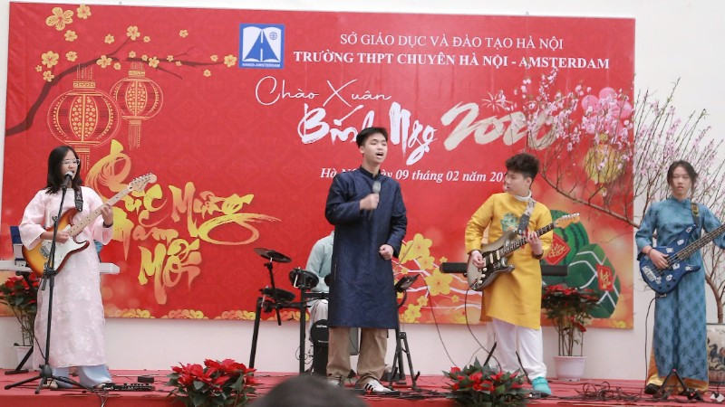 Tiết mục văn nghệ chào mừng năm mới Bính Ngọ.