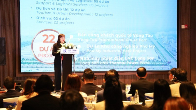 Bà Cao Thị Phi Vân, Phó Giám đốc Trung tâm Xúc tiến Thương mại và Đầu tư Thành phố Hồ Chí Minh phát biểu tại hội thảo.