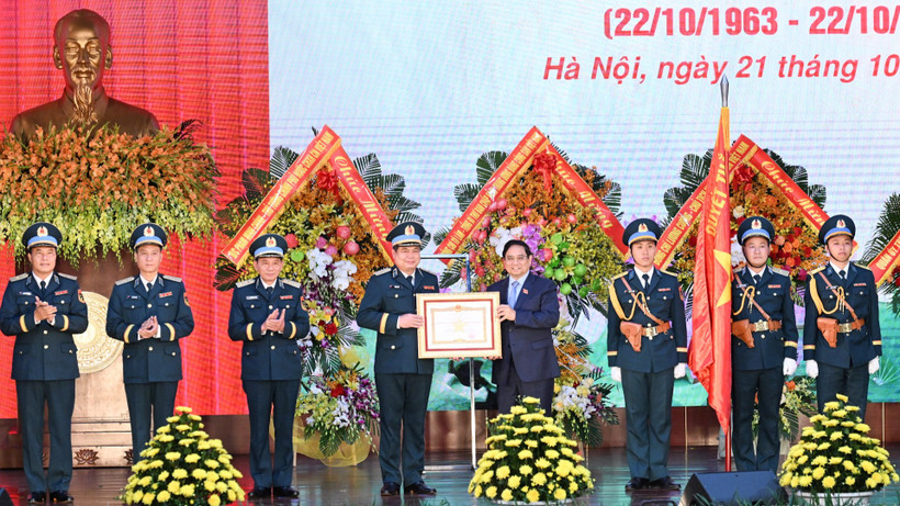 Thủ tướng Phạm Minh Chính trao Danh hiệu Anh hùng lực lượng vũ trang nhân dân cho Quân chủng Phòng không-Không quân