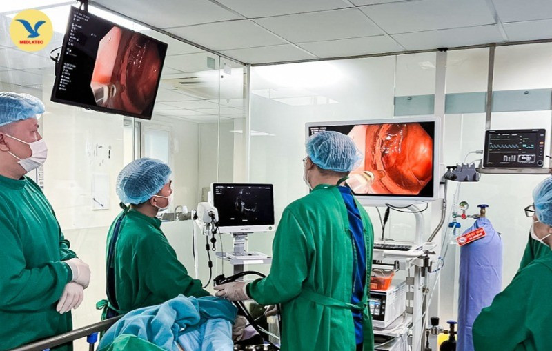Trung tâm Tiêu hóa MEDLATEC làm chủ kỹ thuật nội soi siêu âm.