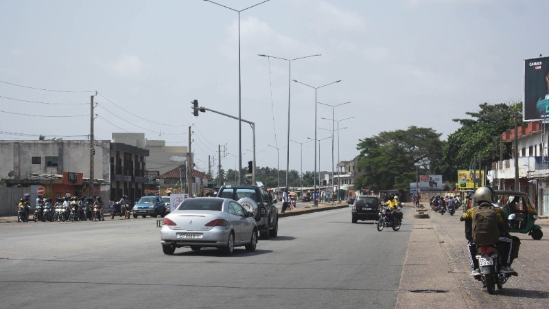 Quang cảnh đường phố tại Cotonou, Benin, ngày 7/12/2025. (Ảnh: THX/TTXVN)