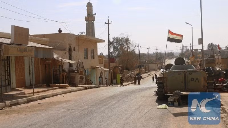 Một phương tiện quân sự gần thành phố Rawa, gần khu vực biên giới Iraq và Syria. (Ảnh: Xinhua)