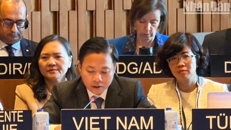 Thứ trưởng Ngoại giao Ngô Lê Văn phát biểu khai mạc Phiên toàn thể Kỳ họp lần thứ 222 Hội đồng Chấp hành UNESCO. 