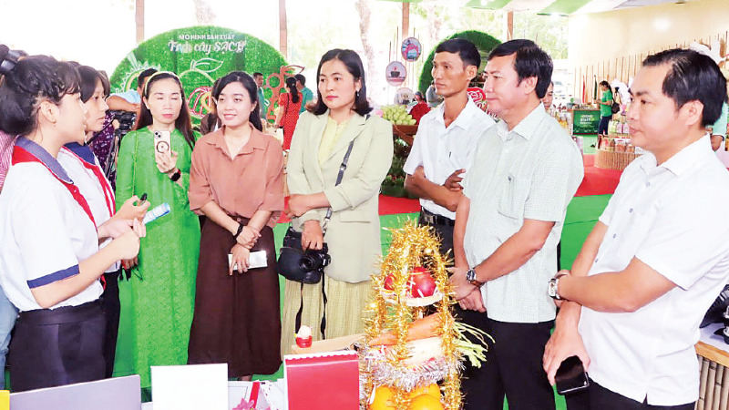 Lan tỏa tinh thần sáng tạo, khởi nghiệp Triển lãm sản phẩm khởi nghiệp tiêu biểu và sản phẩm định hướng kinh tế xanh khu vực Đồng bằng sông Cửu Long. (Ảnh: HỮU NGHĨA)