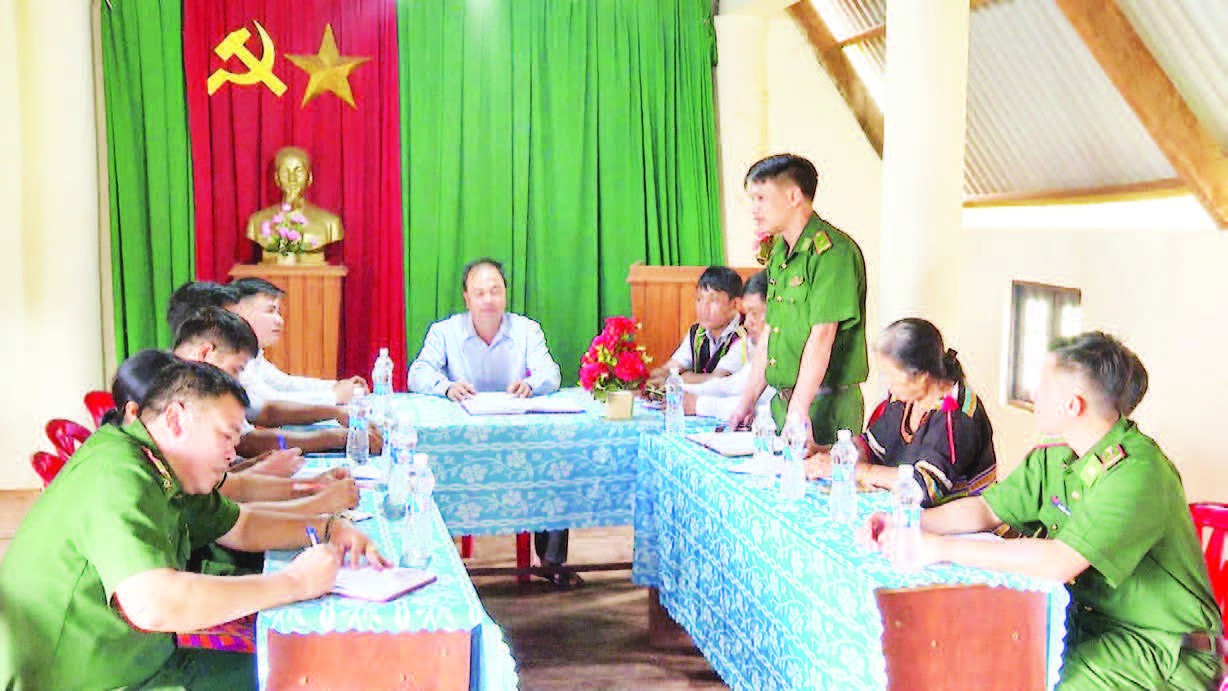 Đảng viên biên phòng xây dựng các giải pháp góp phần củng cố hệ thống chính trị cơ sở vững mạnh, xây dựng khối đại đoàn kết toàn dân tộc và nâng cao hiệu quả phát triển kinh tế-xã hội.