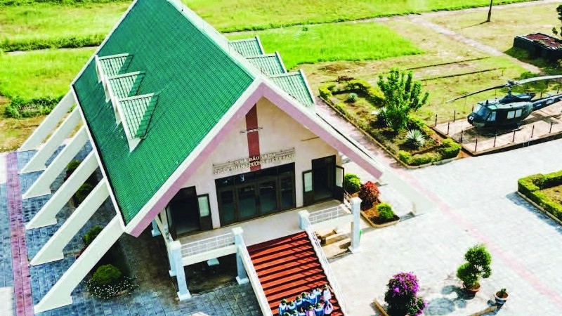 Nhà bảo tàng Đường 9-Khe Sanh, nơi trưng bày những hình ảnh, vũ khí của quân giải phóng, lính Mỹ và lính quân đội chế độ cũ.