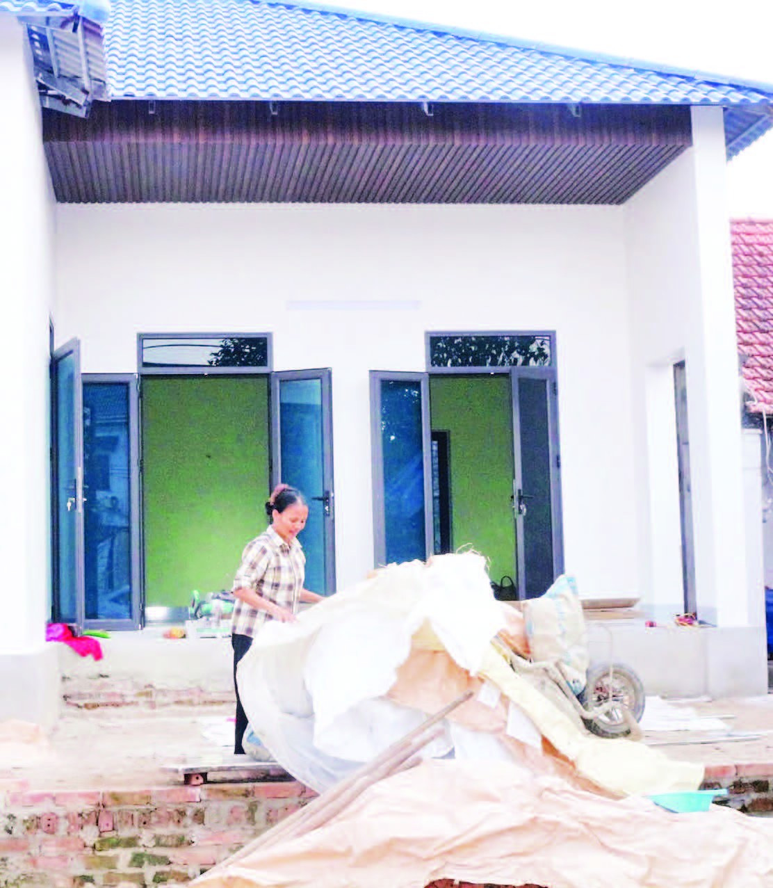 Ngôi nhà mới của gia đình bà Trần Thị Sa, xã Nam Lý, tỉnh Ninh Bình vừa được hoàn thành nhờ chương trình xóa nhà dột nát của tỉnh.