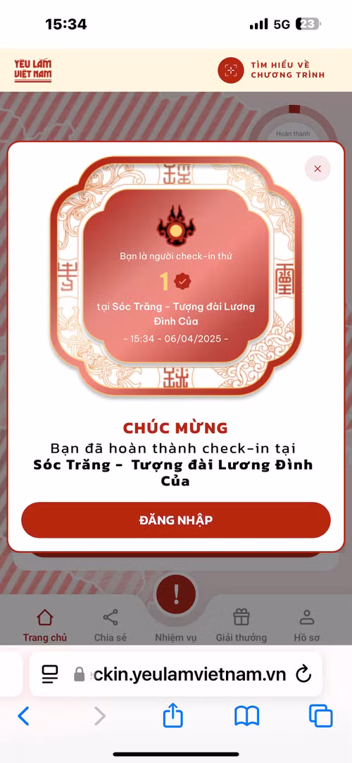 Du khách sử dụng thiết bị NFC đầu tiên tại Sóc Trăng.