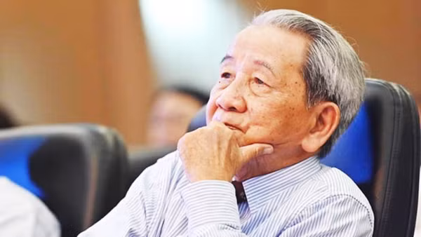 Nhà thơ Hoài Vũ.