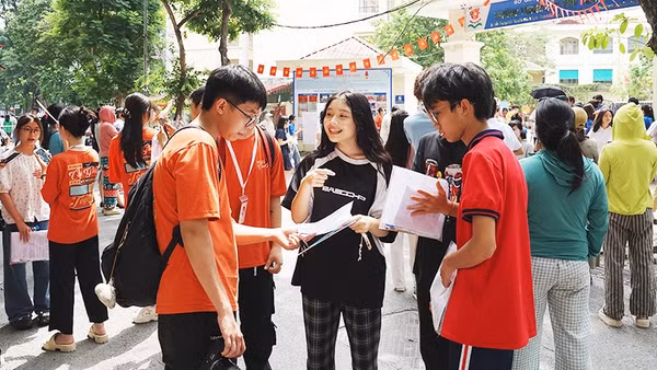 Thí sinh tham dự kỳ thi vào lớp 10 năm học 2025- 2026. Ảnh: HẢI NAM