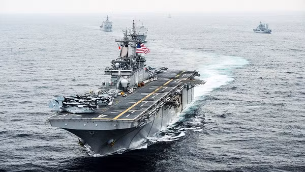 Tàu chiến Mỹ hiện diện tại Eo biển Hormuz. Ảnh: GETTYIMAGES