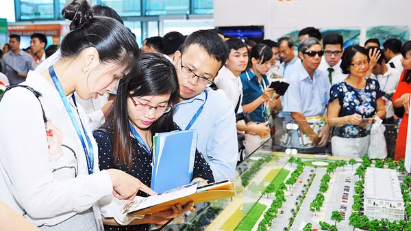 Trong lĩnh vực bất động sản, nhiều doanh nghiệp báo lỗ do chi phí vốn lớn. Ảnh: NGUYỆT ANH