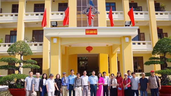 10 ngày với hàng nghìn trang viết
