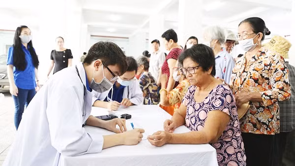 Lĩnh vực chăm sóc sức khỏe cho phụ nữ được ưu tiên triển khai tại 16 phường, xã dịp này.