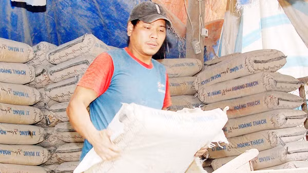 Từ đầu năm 2026, giá vật liệu xây dựng đồng loạt tăng 15-40%. Ảnh: SONG ANH