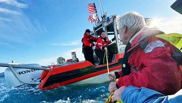 Người gặp nạn được giải cứu nhờ tín hiệu từ Cospas-Sarsat. Ảnh: NOAA