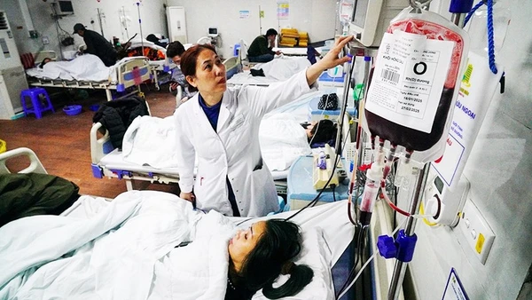 Mở rộng quyền lợi BHYT là "phao cứu sinh" cho bệnh nhân nghèo. 