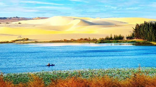 Xem phim rồi check-in Bàu Trắng