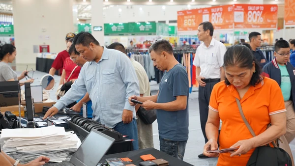 Nhiều chương trình xúc tiến thương mại được tổ chức để đẩy mạnh tiêu dùng nội địa. Ảnh: NAM NGUYỄN