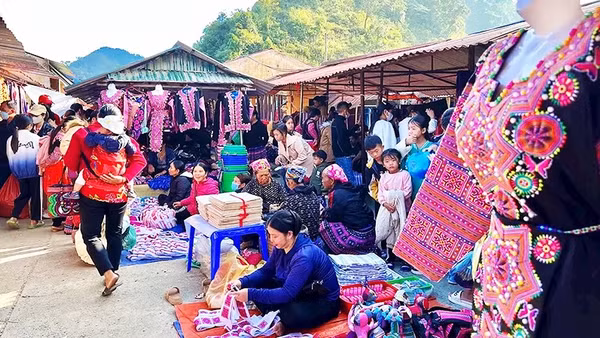 Phiên chợ giữa miền sương