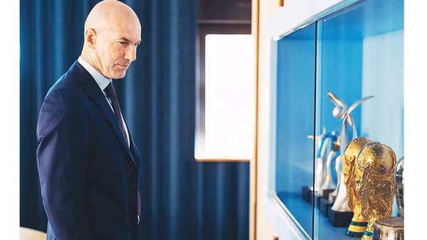 Sau bốn năm chờ đợi, cuối cùng Zidane đã được bổ nhiệm làm Huấn luyện viên trưởng đội tuyển Pháp.