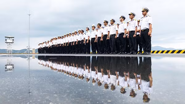 Tác phẩm trong sách ảnh của kỹ sư Trần Thành.