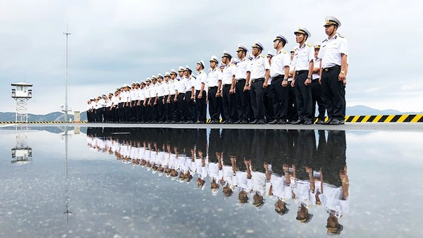 Tác phẩm trong sách ảnh của kỹ sư Trần Thành.