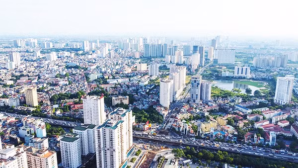 Hà Nội đang xây dựng đồ án quy hoạch tổng thể Thủ đô, định hướng phát triển dài hạn với tầm nhìn 100 năm. Ảnh: KHIẾU MINH