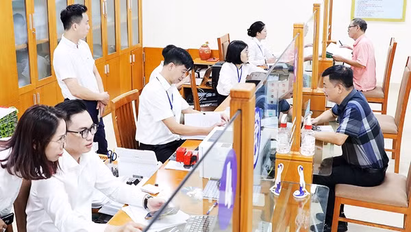 Sau một năm vận hành mô hình mới, năng lực của chính quyền cơ sở đã có những chuyển biến rõ nét. Ảnh: KHIẾU MINH