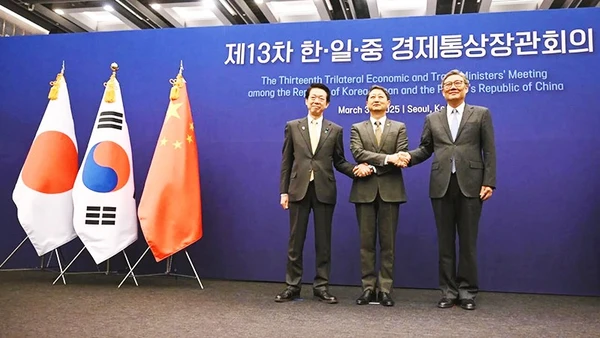 Đại diện thương mại của Trung Quốc, Hàn Quốc và Nhật bản tại một sự kiện hợp tác. Ảnh: ASAHI