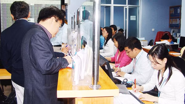 Nhiều công ty chứng khoán đã phải tính đến phương án tăng vốn điều lệ để duy trì tăng trưởng. Ảnh: NAM ANH