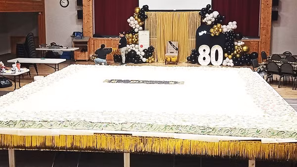 Bánh cà rốt khổng lồ