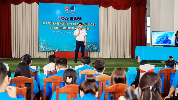 Anh Nguyễn Hữu Nhơn chia sẻ khởi nghiệp từ ốc bươu đen với giới trẻ.