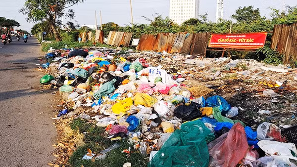 Nhếch nhác bãi rác tự phát