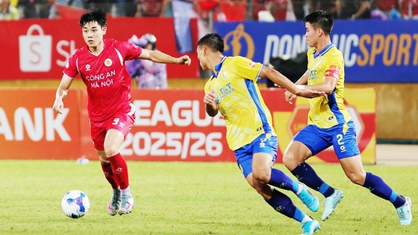 Đình Bắc vẫn chưa ghi bàn sau 9 trận tại V.League. Ảnh: KHIẾU MINH