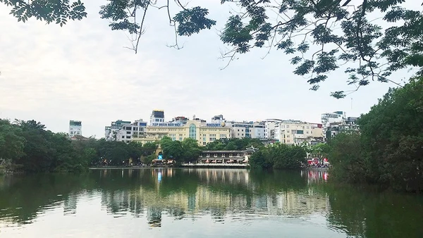 Thiết kế mỗi khu vực quanh Hồ Hoàn Kiếm đều cần được tính trong mối tương quan với các không gian khác. Ảnh: TÚ NHI