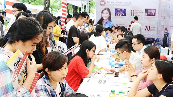 Yêu cầu các đơn vị, trường học thường xuyên cập nhật tình hình thời tiết,