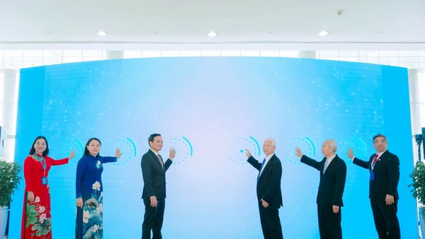 Ra mắt ứng dụng “An sinh xã hội số Thành phố Hồ Chí Minh”. Ảnh: Ủy ban Mặt trận Tổ quốc Việt Nam Thành phố Hồ Chí Minh