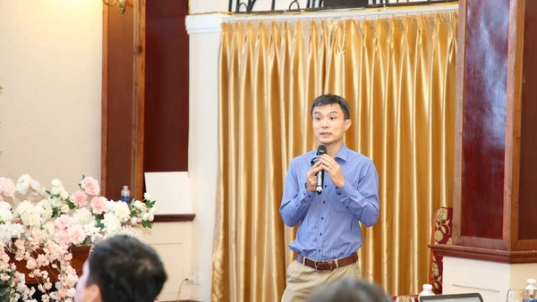 PGS, TS Phạm Ngọc Hùng báo cáo đề tài khoa học.