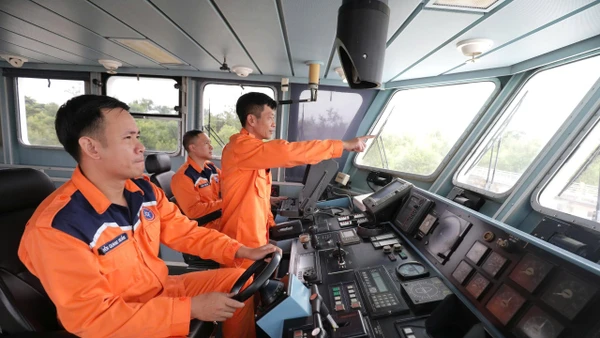 Mỗi chuyến xuất biển đều gắn với nhiệm vụ cứu người, tài sản của nhân dân.