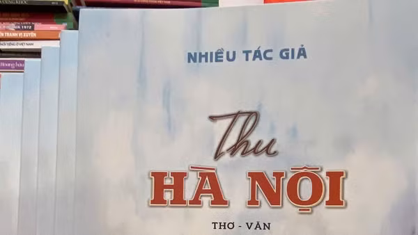 Tình ca mùa lá vàng