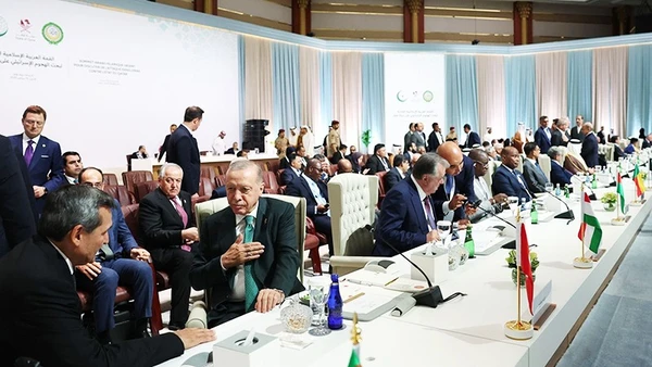 Các nhà lãnh đạo Arab và Hồi giáo thảo luận bên lề Hội nghị OIC. Ảnh: GettyImages