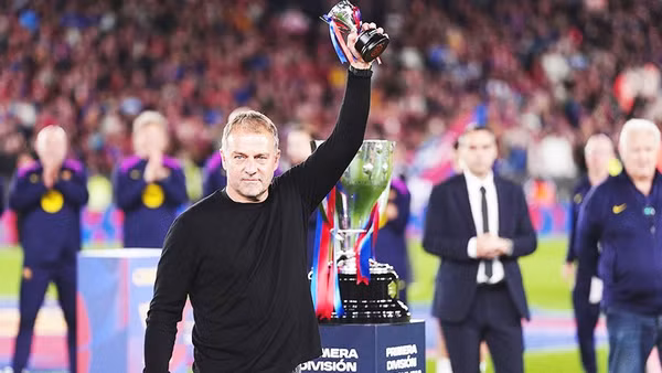 Hansi Flick sẽ tiếp tục là huấn luyện viên của Barcelona đến năm 2028.