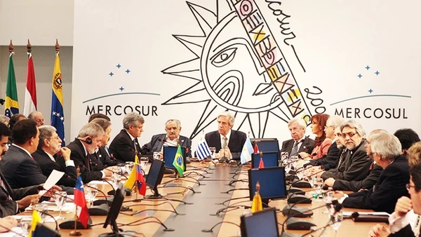 Một cuộc họp của các nhà lãnh đạo Mercosur và đối tác. Ảnh: AP