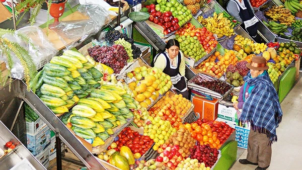Một khu chợ bán nông sản tại Ecuador.