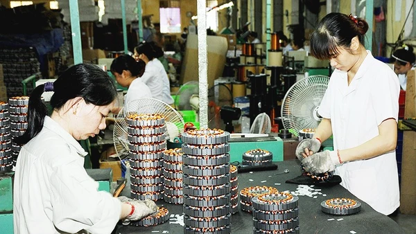 Nhóm ngành điện tử - linh kiện ghi nhận kết quả tích cực nhờ nhu cầu nội địa và xuất khẩu cùng tăng. Ảnh: NAM NGUYỄN