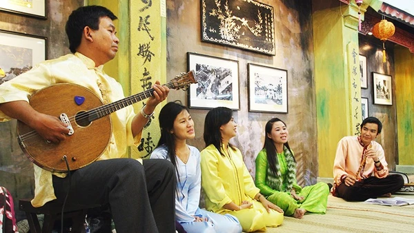 Trình diễn hát hố tại một sự kiện văn hóa. Ảnh: LÊ MINH