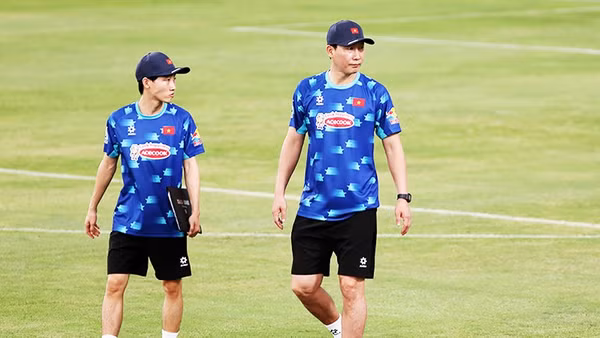 HLV Kim Sang Sik ghi dấu ấn trong những thành công của đội tuyển bóng đá nam năm 2025. Ảnh: K.MINH